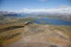 Gigantischer Blick auf die drei Gebirgsseen Richtung Norwegen